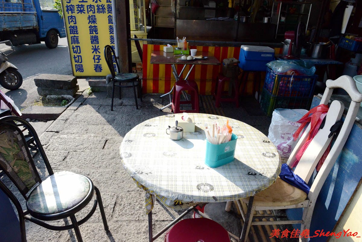[台中清水]老潘包子 再訪 – 超過30年歷史的道地眷村味超好吃中式早點,價格非常便宜,飲料12元其他15元,超推大餅,口感香酥,吃進嘴裡,滿口生香,回味無窮。