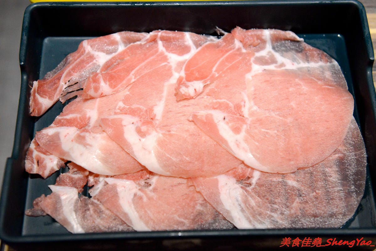 [基隆中正]魯山人和風壽喜鍋物 – 基隆好吃的壽喜燒鍋物吃到飽,海鮮食材新鮮、肉類品質不錯,自助吧東西豐富,相對價位合理,晚上還可以看夜景,聚餐好地方。(已歇業)