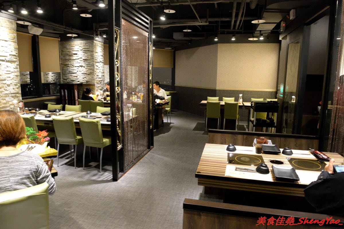 [基隆中正]魯山人和風壽喜鍋物 – 基隆好吃的壽喜燒鍋物吃到飽,海鮮食材新鮮、肉類品質不錯,自助吧東西豐富,相對價位合理,晚上還可以看夜景,聚餐好地方。(已歇業)