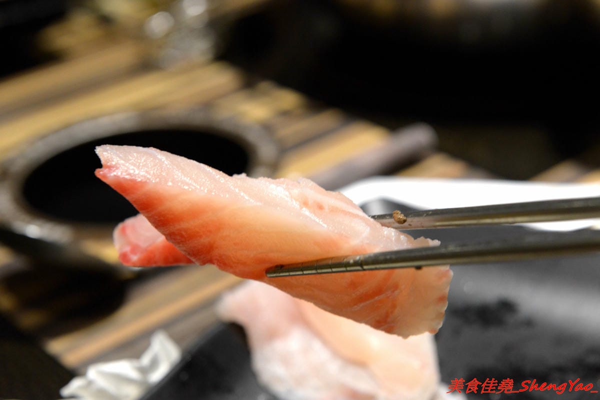 [基隆中正]魯山人和風壽喜鍋物 – 基隆好吃的壽喜燒鍋物吃到飽,海鮮食材新鮮、肉類品質不錯,自助吧東西豐富,相對價位合理,晚上還可以看夜景,聚餐好地方。(已歇業)