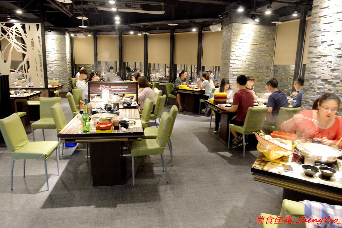 [基隆中正]魯山人和風壽喜鍋物 – 基隆好吃的壽喜燒鍋物吃到飽,海鮮食材新鮮、肉類品質不錯,自助吧東西豐富,相對價位合理,晚上還可以看夜景,聚餐好地方。(已歇業)