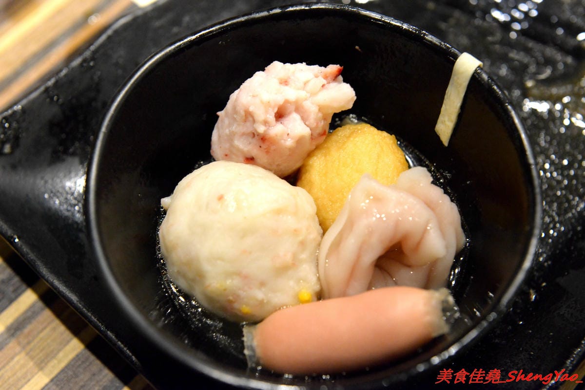 [基隆中正]魯山人和風壽喜鍋物 – 基隆好吃的壽喜燒鍋物吃到飽,海鮮食材新鮮、肉類品質不錯,自助吧東西豐富,相對價位合理,晚上還可以看夜景,聚餐好地方。(已歇業)