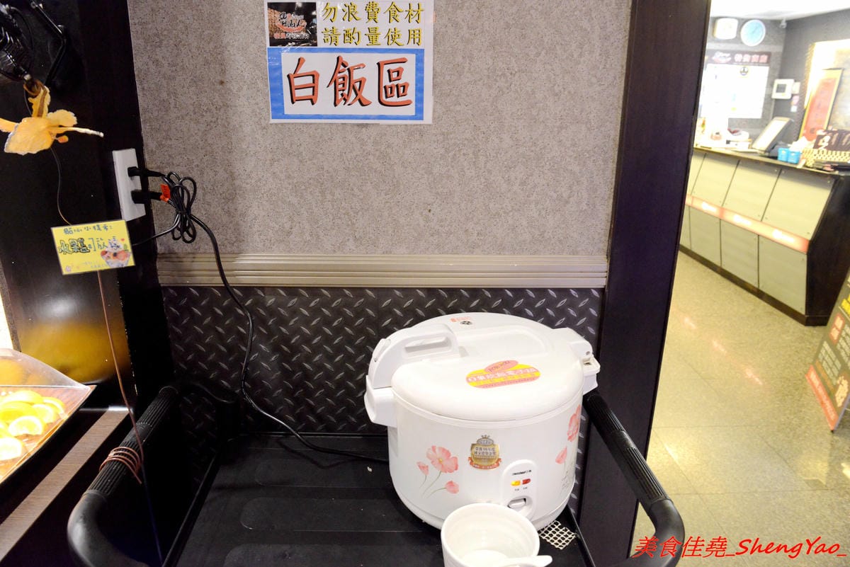 [基隆中正]魯山人和風壽喜鍋物 – 基隆好吃的壽喜燒鍋物吃到飽,海鮮食材新鮮、肉類品質不錯,自助吧東西豐富,相對價位合理,晚上還可以看夜景,聚餐好地方。(已歇業)
