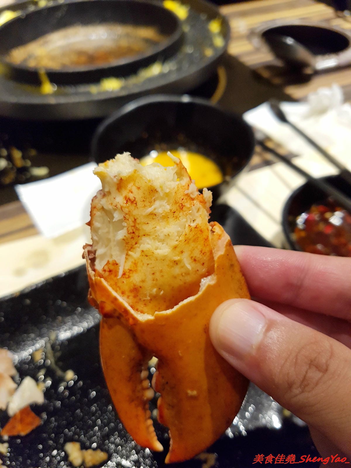 [基隆中正]魯山人和風壽喜鍋物 – 基隆好吃的壽喜燒鍋物吃到飽,海鮮食材新鮮、肉類品質不錯,自助吧東西豐富,相對價位合理,晚上還可以看夜景,聚餐好地方。(已歇業)