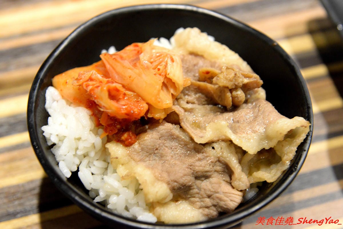 [基隆中正]魯山人和風壽喜鍋物 – 基隆好吃的壽喜燒鍋物吃到飽,海鮮食材新鮮、肉類品質不錯,自助吧東西豐富,相對價位合理,晚上還可以看夜景,聚餐好地方。(已歇業)