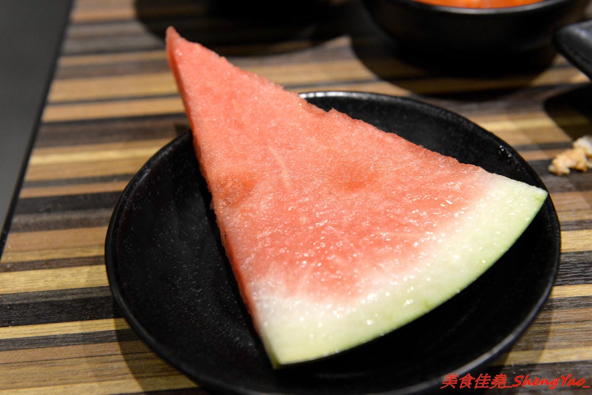 [基隆中正]魯山人和風壽喜鍋物 – 基隆好吃的壽喜燒鍋物吃到飽,海鮮食材新鮮、肉類品質不錯,自助吧東西豐富,相對價位合理,晚上還可以看夜景,聚餐好地方。(已歇業)