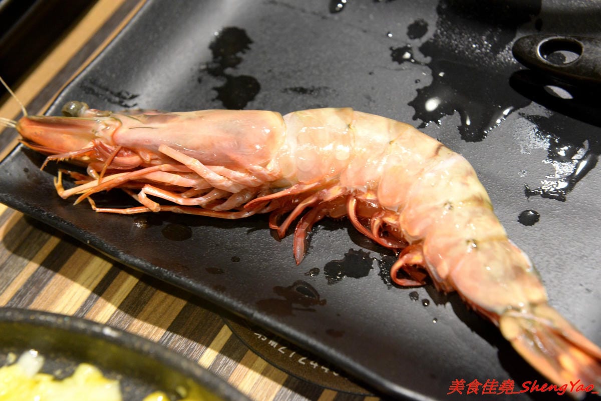 [基隆中正]魯山人和風壽喜鍋物 – 基隆好吃的壽喜燒鍋物吃到飽,海鮮食材新鮮、肉類品質不錯,自助吧東西豐富,相對價位合理,晚上還可以看夜景,聚餐好地方。(已歇業)