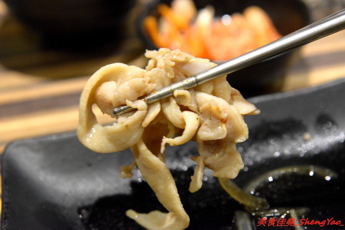 [基隆中正]魯山人和風壽喜鍋物 – 基隆好吃的壽喜燒鍋物吃到飽,海鮮食材新鮮、肉類品質不錯,自助吧東西豐富,相對價位合理,晚上還可以看夜景,聚餐好地方。(已歇業)
