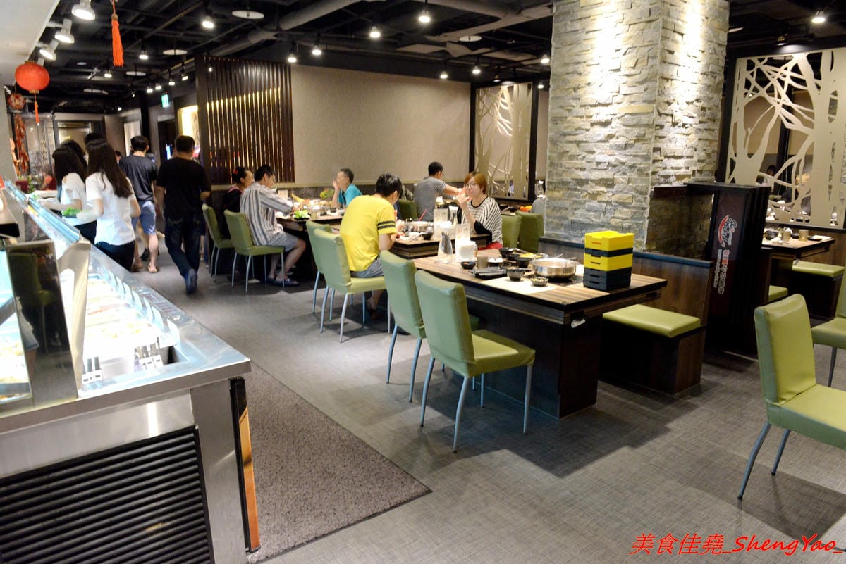 [基隆中正]魯山人和風壽喜鍋物 – 基隆好吃的壽喜燒鍋物吃到飽,海鮮食材新鮮、肉類品質不錯,自助吧東西豐富,相對價位合理,晚上還可以看夜景,聚餐好地方。(已歇業)
