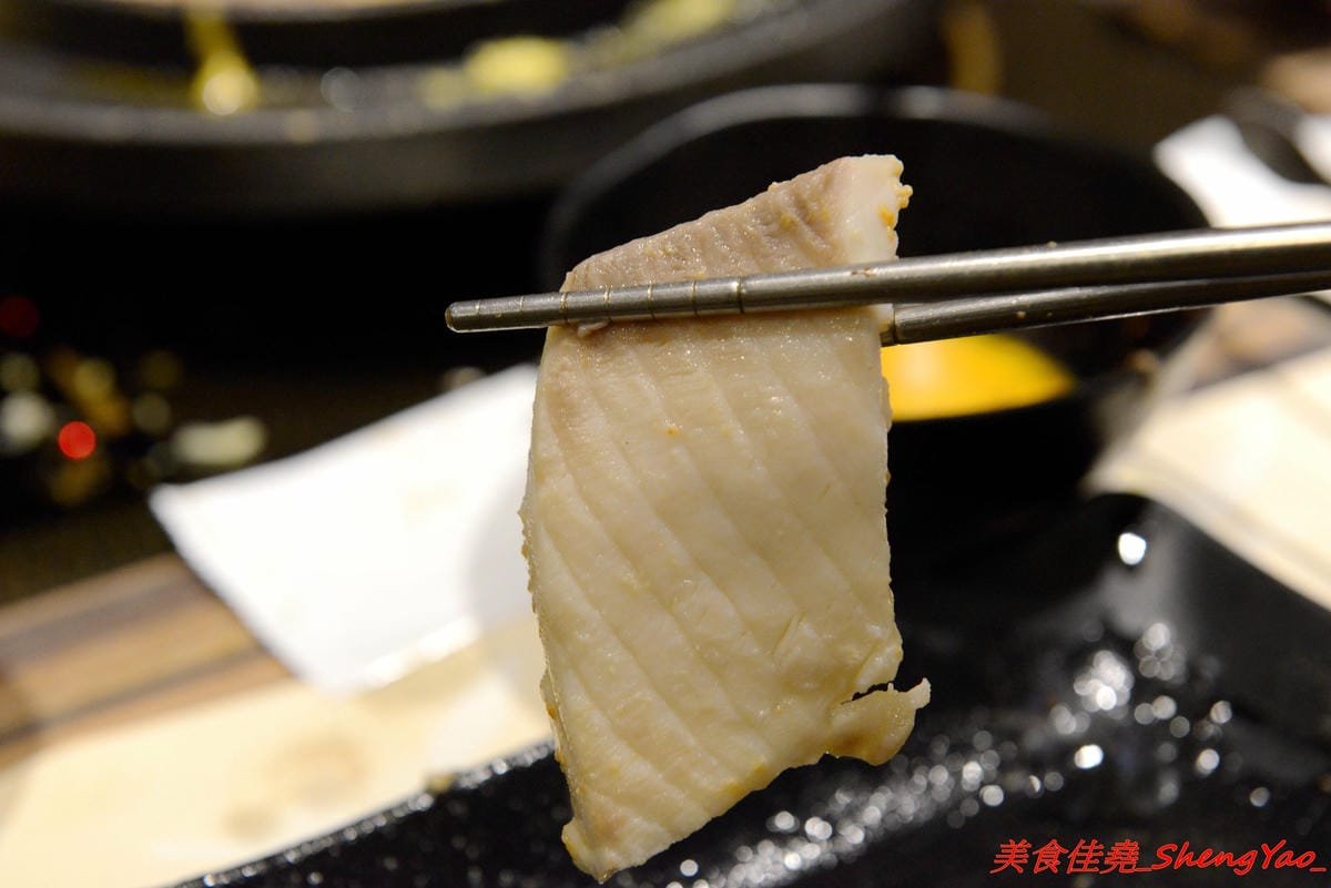 [基隆中正]魯山人和風壽喜鍋物 – 基隆好吃的壽喜燒鍋物吃到飽,海鮮食材新鮮、肉類品質不錯,自助吧東西豐富,相對價位合理,晚上還可以看夜景,聚餐好地方。(已歇業)