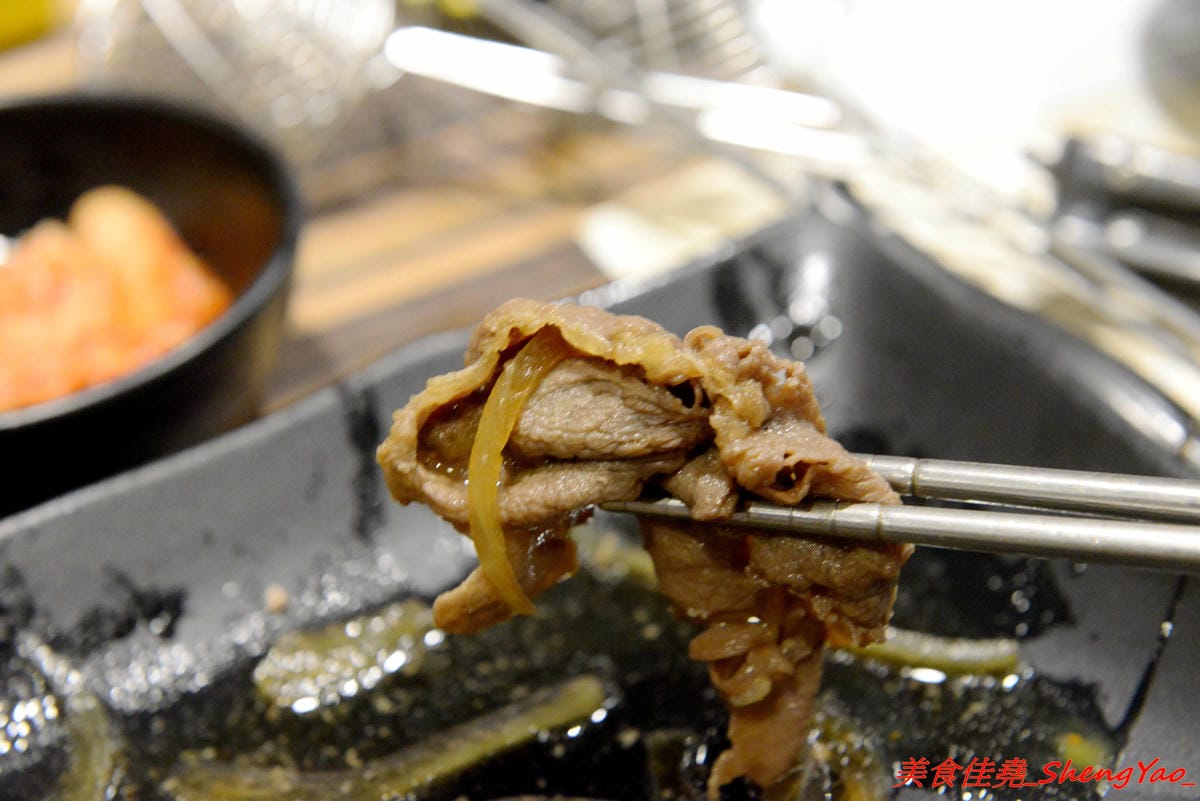 [基隆中正]魯山人和風壽喜鍋物 – 基隆好吃的壽喜燒鍋物吃到飽,海鮮食材新鮮、肉類品質不錯,自助吧東西豐富,相對價位合理,晚上還可以看夜景,聚餐好地方。(已歇業)