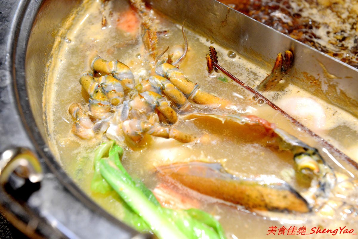[基隆中正]魯山人和風壽喜鍋物 – 基隆好吃的壽喜燒鍋物吃到飽,海鮮食材新鮮、肉類品質不錯,自助吧東西豐富,相對價位合理,晚上還可以看夜景,聚餐好地方。(已歇業)
