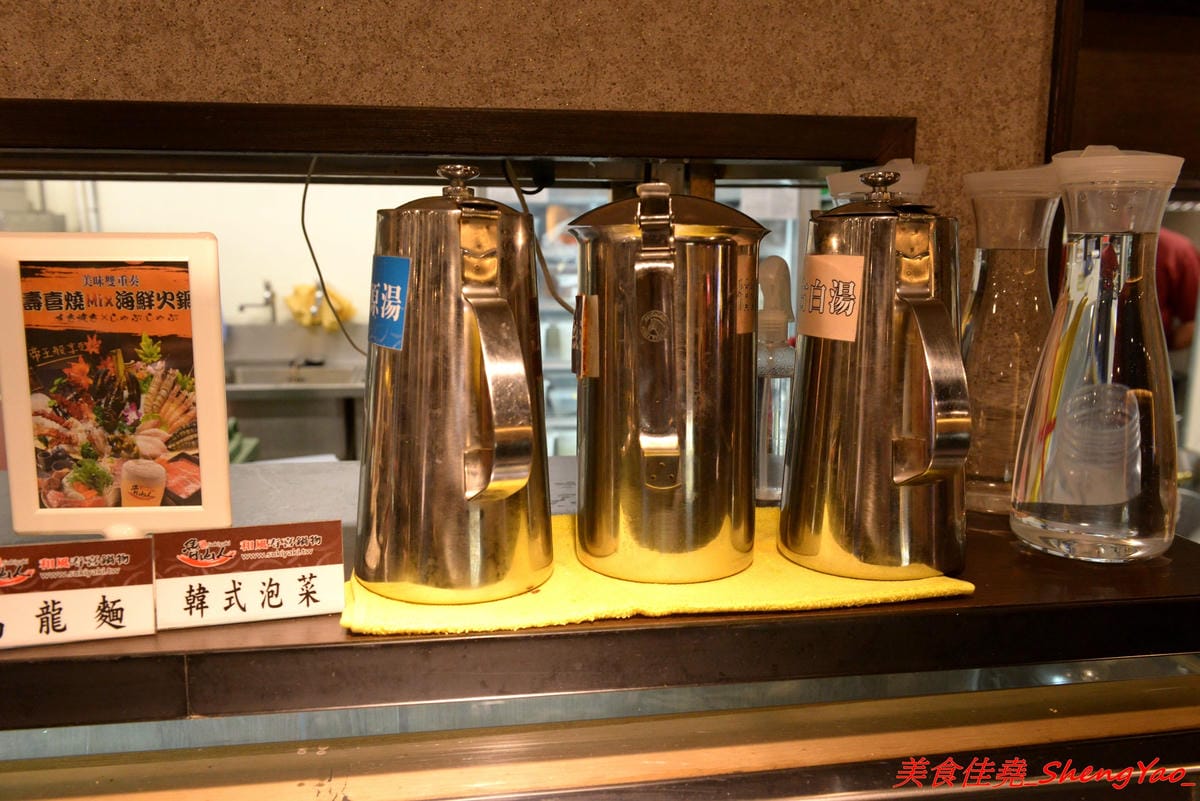 [基隆中正]魯山人和風壽喜鍋物 – 基隆好吃的壽喜燒鍋物吃到飽,海鮮食材新鮮、肉類品質不錯,自助吧東西豐富,相對價位合理,晚上還可以看夜景,聚餐好地方。(已歇業)