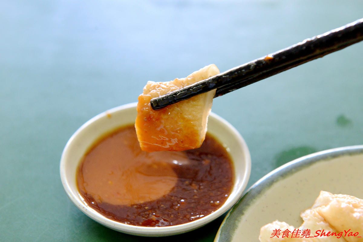[基隆仁愛]稻香軒 – 基隆60年歷史麵店,充滿濃濃古早味的廣東麵,看似簡單卻是好吃無比,餛飩湯也是必點,加了榨菜的湯頭和現包餛飩,一碗才35元。