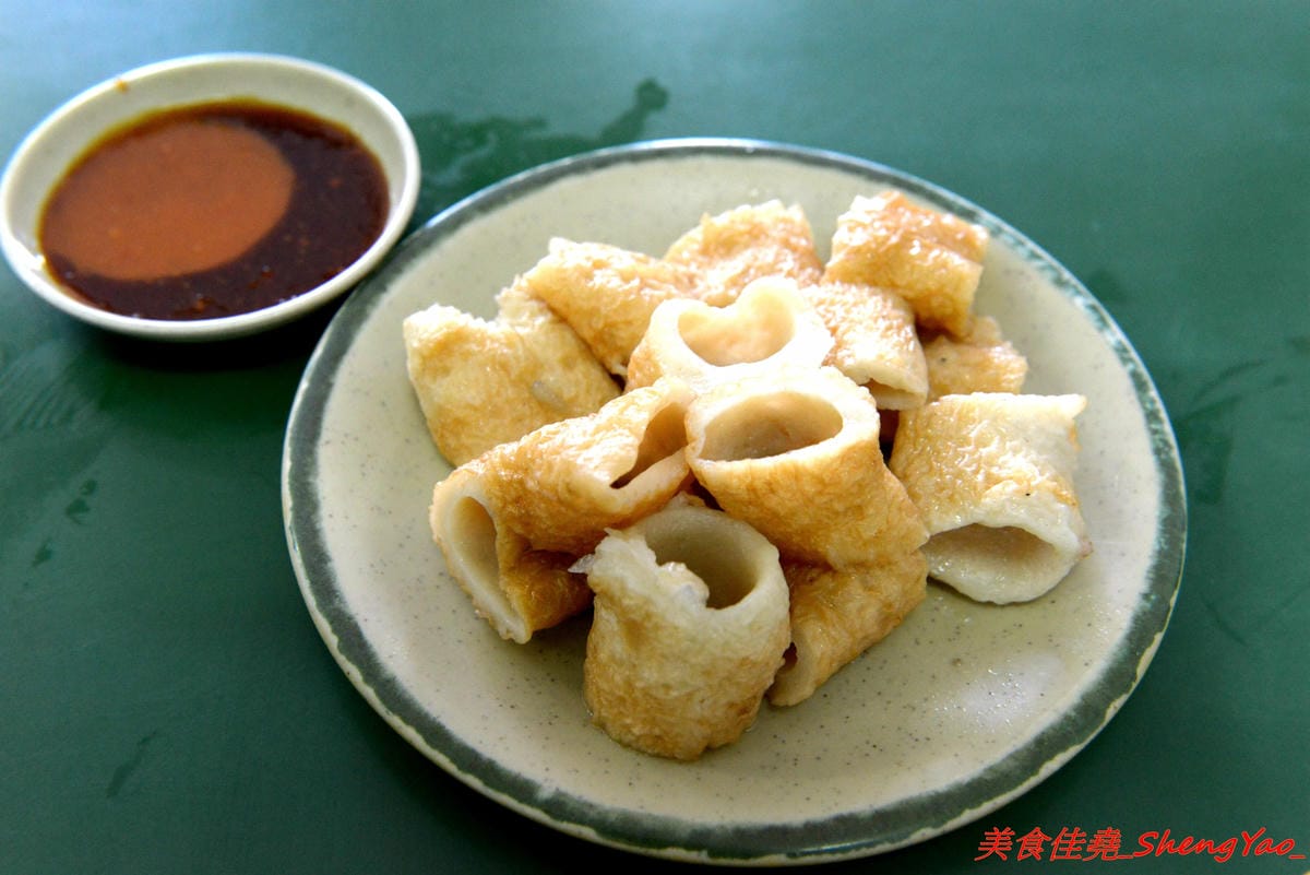 [基隆仁愛]稻香軒 – 基隆60年歷史麵店,充滿濃濃古早味的廣東麵,看似簡單卻是好吃無比,餛飩湯也是必點,加了榨菜的湯頭和現包餛飩,一碗才35元。