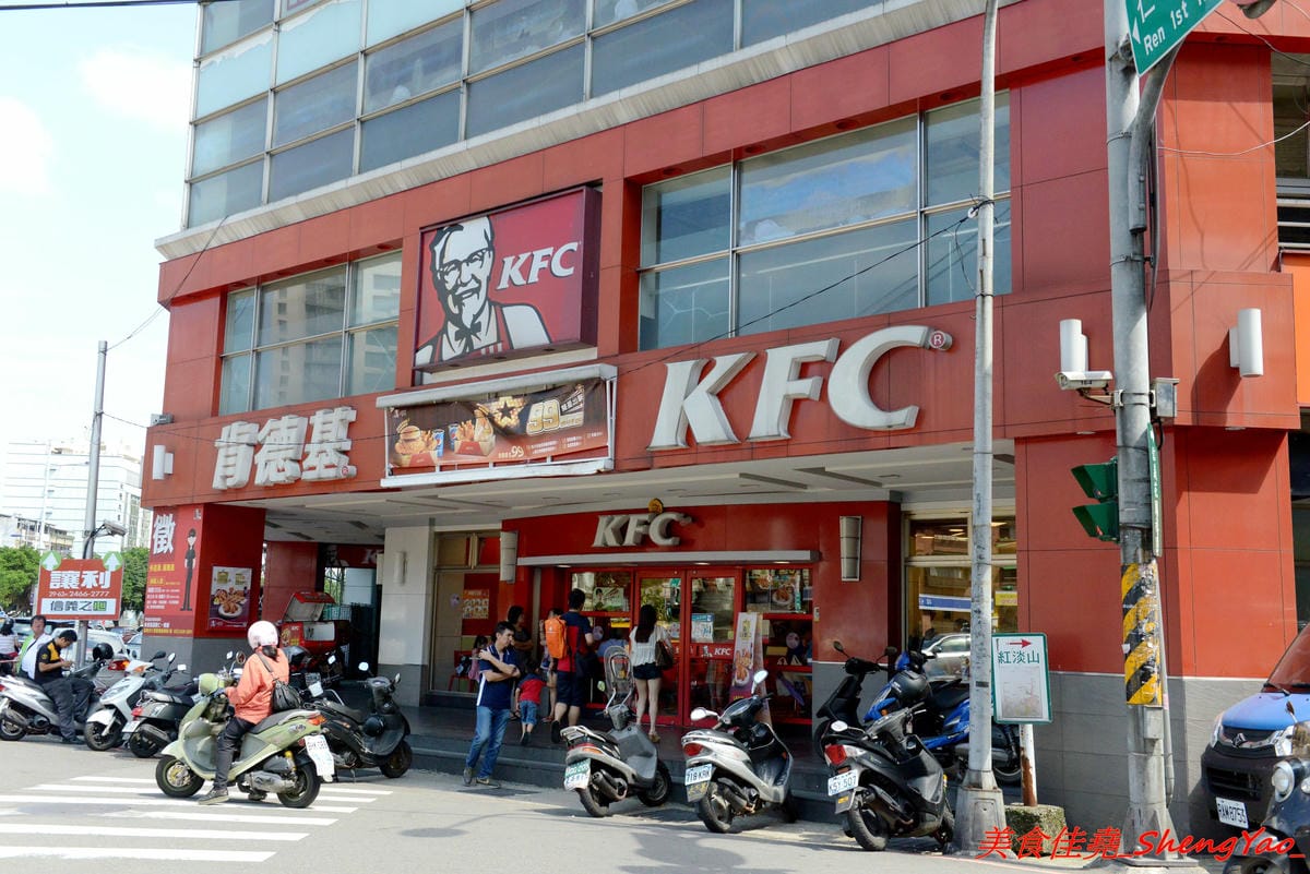 [基隆仁愛]劉銘傳路路口豆干包 & 白磚厝黑糖白粉圓 – 外地幾乎吃不到,劉銘傳路上的基隆特色美食,60年歷史的豆干包/炒麵炒米粉、古早味香蕉味黑糖白粉圓。