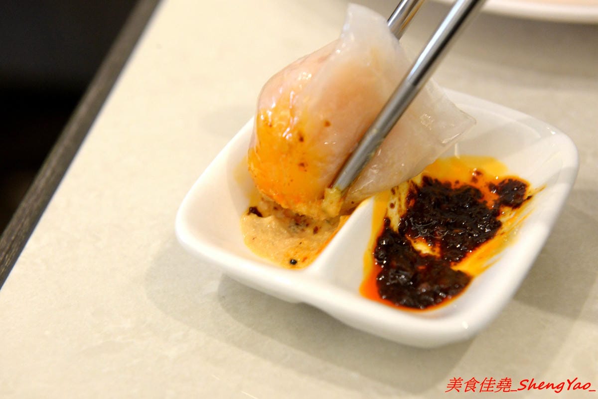 [台中西屯]銅鑼灣文記港式餐廳 – 台中又一新開幕的港式餐廳,師傅是香港人,餐點口味道地且還不錯吃,價位相當親民,位在老虎城附近,吃完剛好可以看電影。