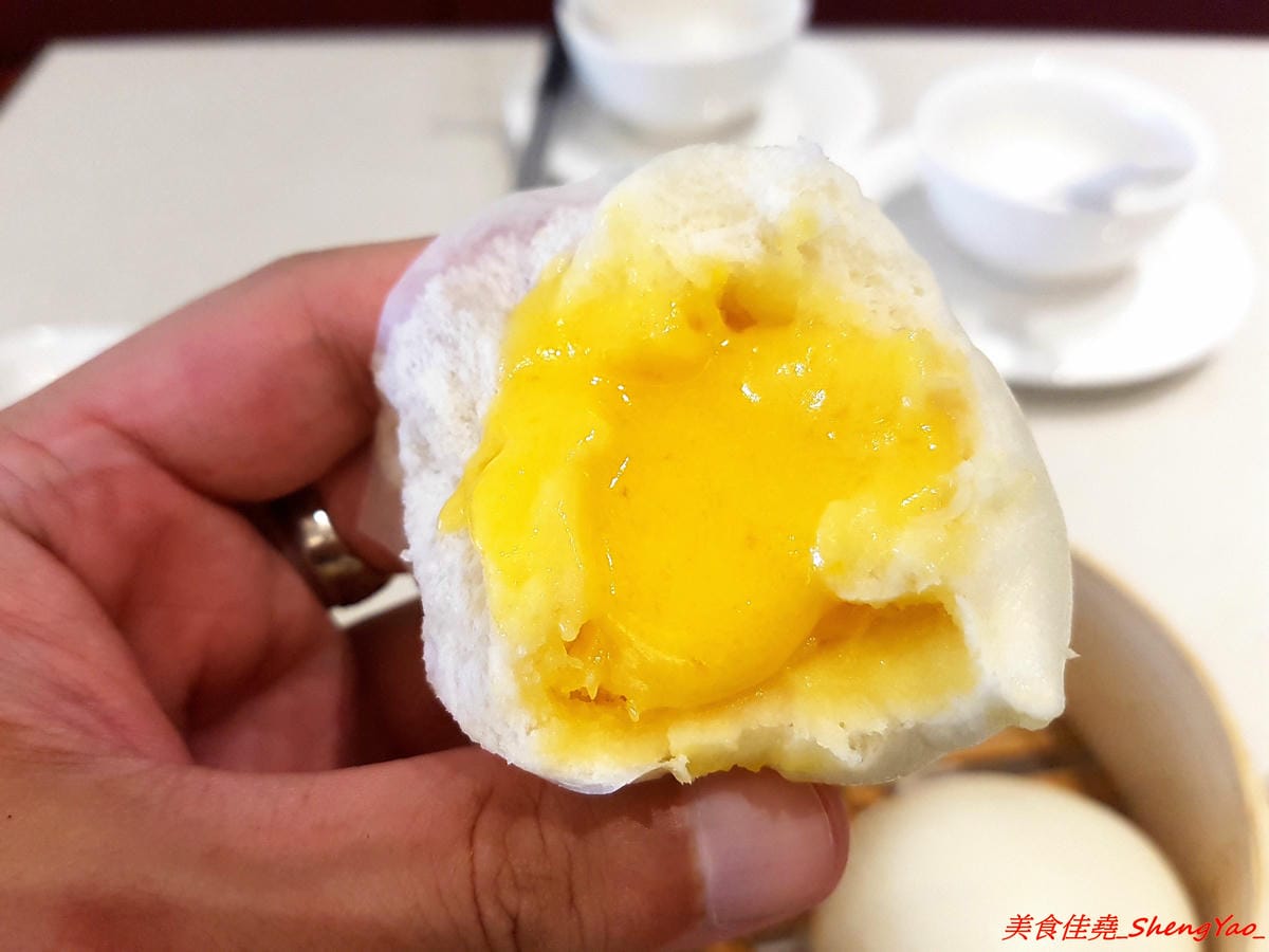 [台中西屯]銅鑼灣文記港式餐廳 – 台中又一新開幕的港式餐廳,師傅是香港人,餐點口味道地且還不錯吃,價位相當親民,位在老虎城附近,吃完剛好可以看電影。