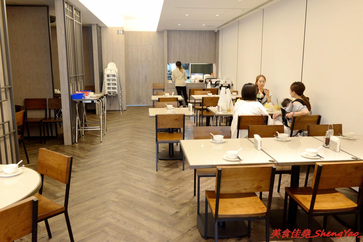 [台中西屯]銅鑼灣文記港式餐廳 – 台中又一新開幕的港式餐廳,師傅是香港人,餐點口味道地且還不錯吃,價位相當親民,位在老虎城附近,吃完剛好可以看電影。