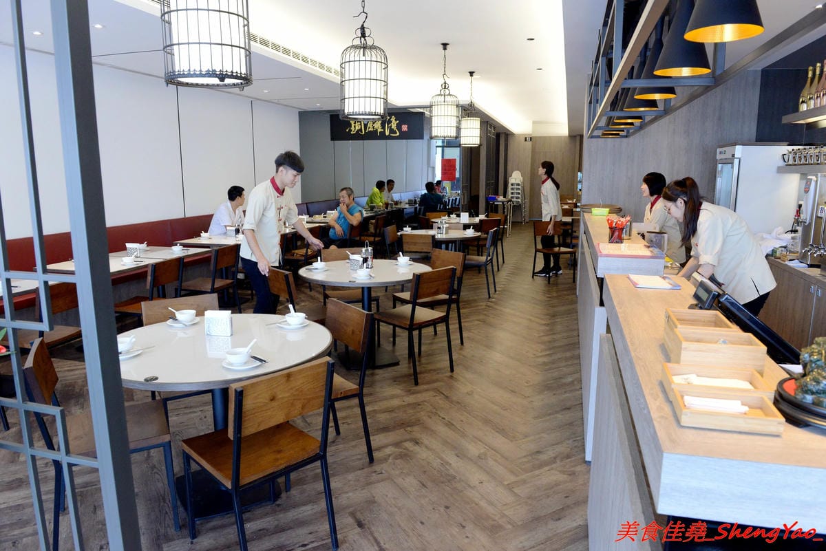 [台中西屯]銅鑼灣文記港式餐廳 – 台中又一新開幕的港式餐廳,師傅是香港人,餐點口味道地且還不錯吃,價位相當親民,位在老虎城附近,吃完剛好可以看電影。