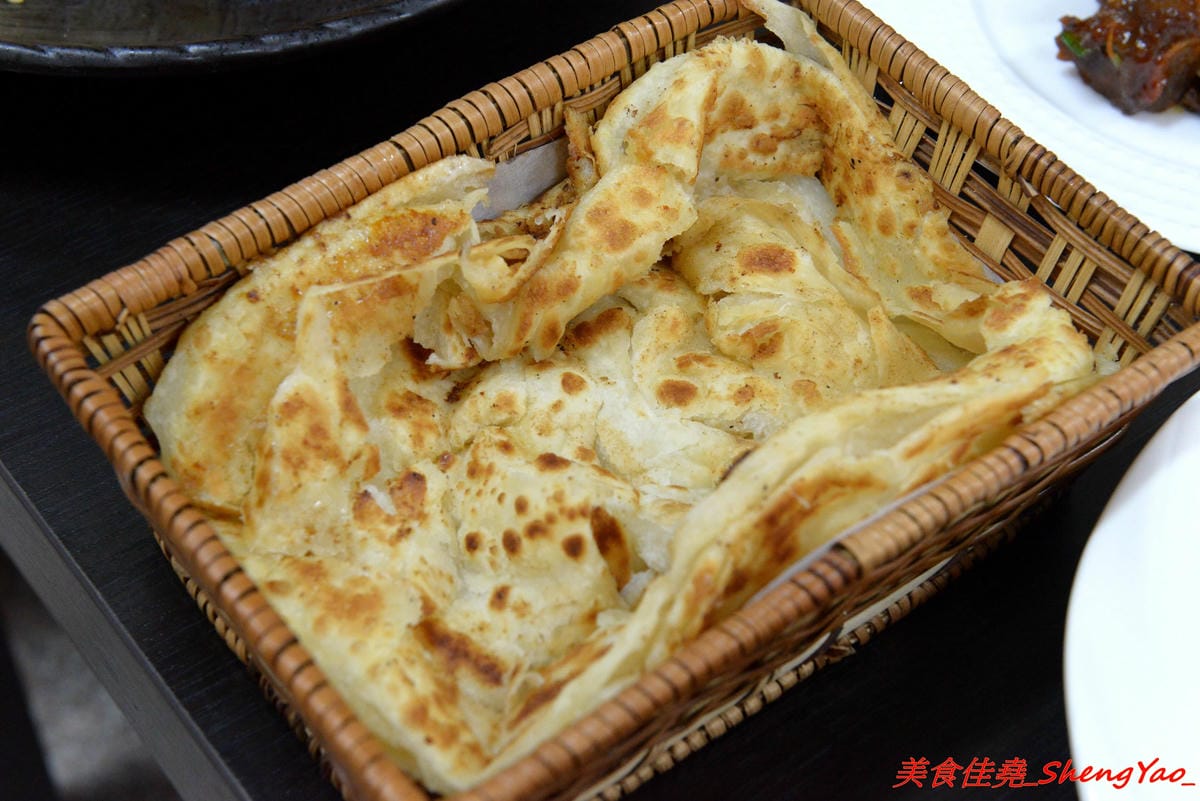 [台中沙鹿]鮮饌香精緻炒飯專賣店 – 靜宜商圈新開的炒飯專賣店,餐點種類非常多,老闆很有創意,光炒飯口味就多達近20種,店內有提供免費飲料,加麵加飯不加價,非常適合小資族和學生族群們。(店