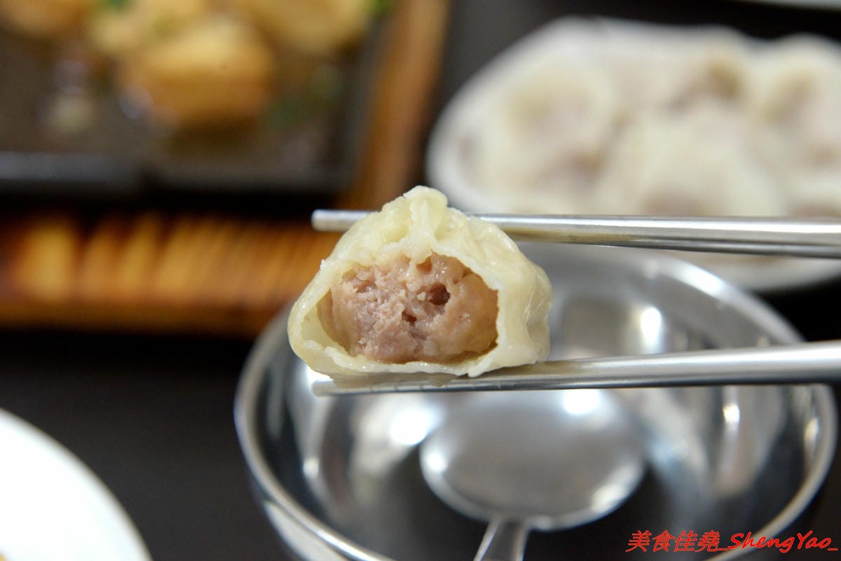 [台中沙鹿]鮮饌香精緻炒飯專賣店 – 靜宜商圈新開的炒飯專賣店,餐點種類非常多,老闆很有創意,光炒飯口味就多達近20種,店內有提供免費飲料,加麵加飯不加價,非常適合小資族和學生族群們。(店