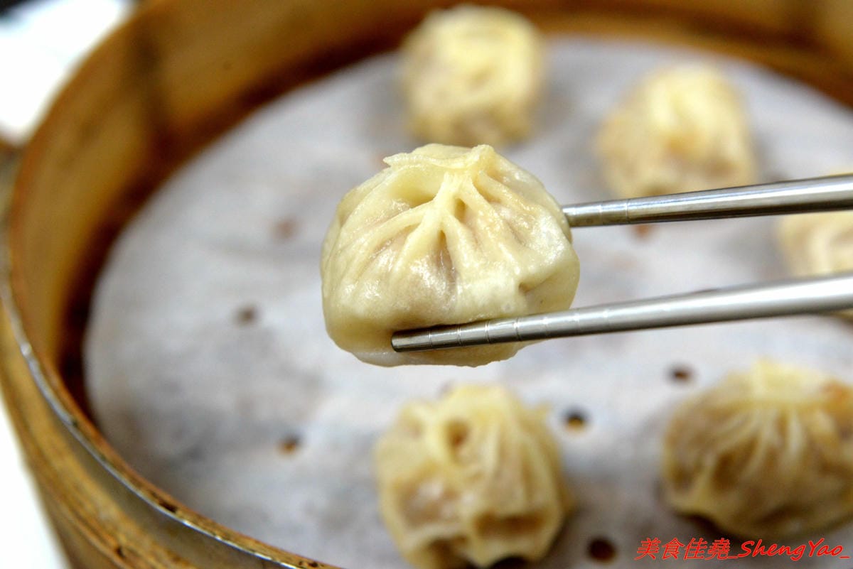 [台中沙鹿]鮮饌香精緻炒飯專賣店 – 靜宜商圈新開的炒飯專賣店,餐點種類非常多,老闆很有創意,光炒飯口味就多達近20種,店內有提供免費飲料,加麵加飯不加價,非常適合小資族和學生族群們。(店