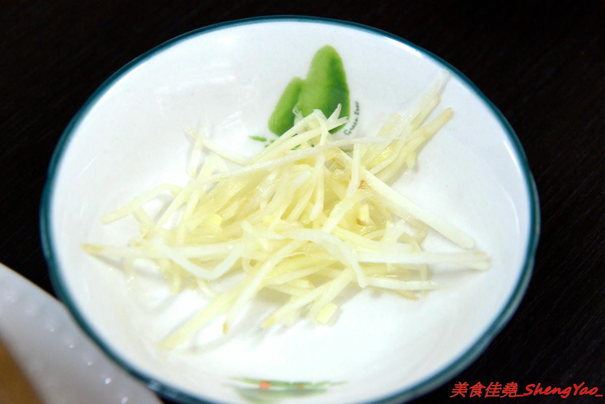 [台中沙鹿]鮮饌香精緻炒飯專賣店 – 靜宜商圈新開的炒飯專賣店,餐點種類非常多,老闆很有創意,光炒飯口味就多達近20種,店內有提供免費飲料,加麵加飯不加價,非常適合小資族和學生族群們。(店