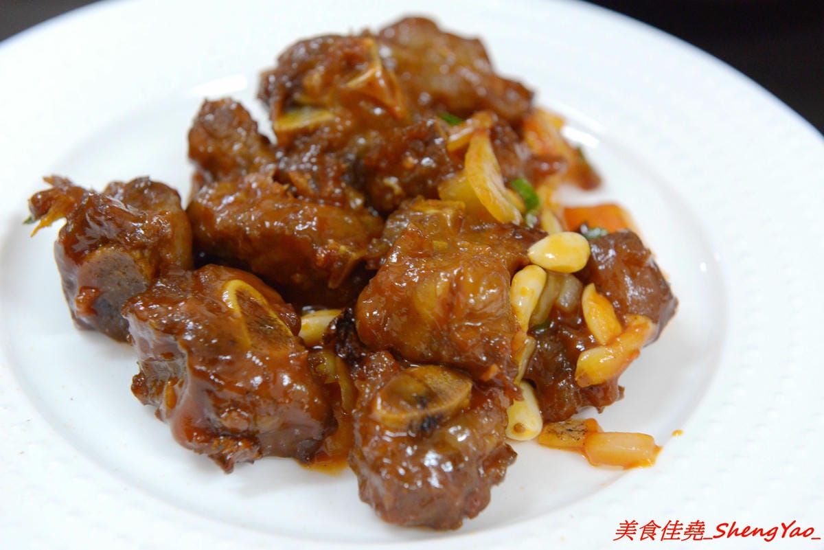 [台中沙鹿]鮮饌香精緻炒飯專賣店 – 靜宜商圈新開的炒飯專賣店,餐點種類非常多,老闆很有創意,光炒飯口味就多達近20種,店內有提供免費飲料,加麵加飯不加價,非常適合小資族和學生族群們。(店