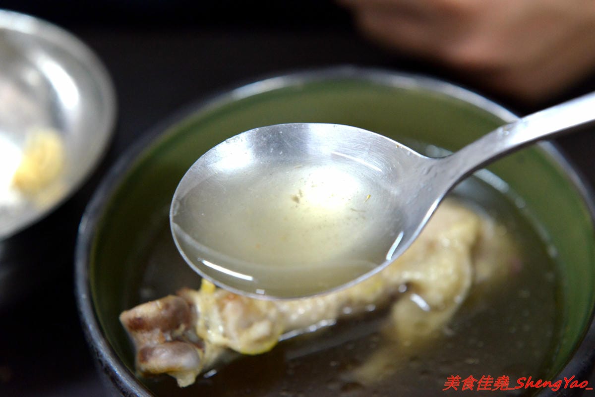 [台中沙鹿]鮮饌香精緻炒飯專賣店 – 靜宜商圈新開的炒飯專賣店,餐點種類非常多,老闆很有創意,光炒飯口味就多達近20種,店內有提供免費飲料,加麵加飯不加價,非常適合小資族和學生族群們。(店