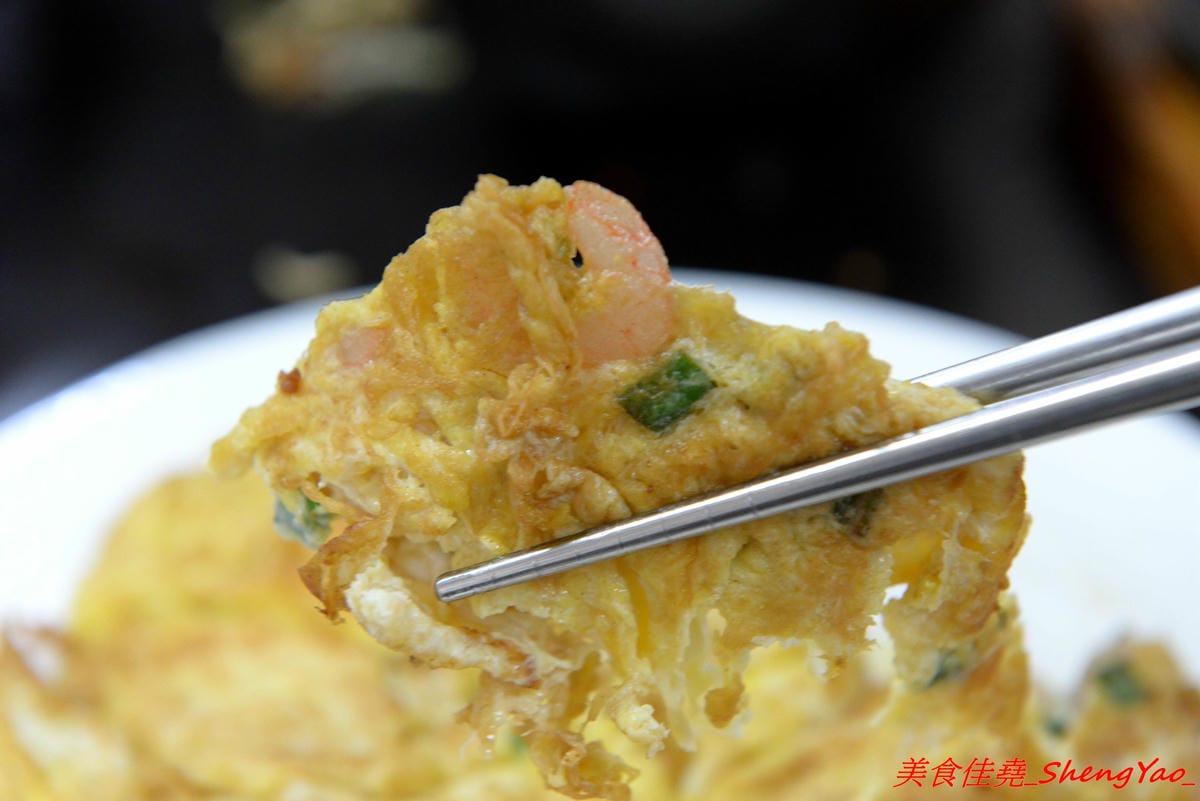 [台中沙鹿]鮮饌香精緻炒飯專賣店 – 靜宜商圈新開的炒飯專賣店,餐點種類非常多,老闆很有創意,光炒飯口味就多達近20種,店內有提供免費飲料,加麵加飯不加價,非常適合小資族和學生族群們。(店