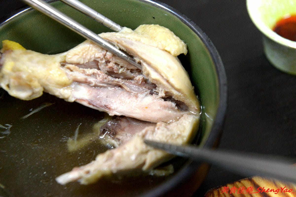 [台中沙鹿]鮮饌香精緻炒飯專賣店 – 靜宜商圈新開的炒飯專賣店,餐點種類非常多,老闆很有創意,光炒飯口味就多達近20種,店內有提供免費飲料,加麵加飯不加價,非常適合小資族和學生族群們。(店