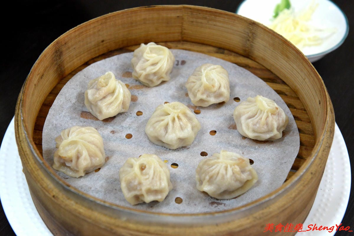 [台中沙鹿]鮮饌香精緻炒飯專賣店 – 靜宜商圈新開的炒飯專賣店,餐點種類非常多,老闆很有創意,光炒飯口味就多達近20種,店內有提供免費飲料,加麵加飯不加價,非常適合小資族和學生族群們。(店