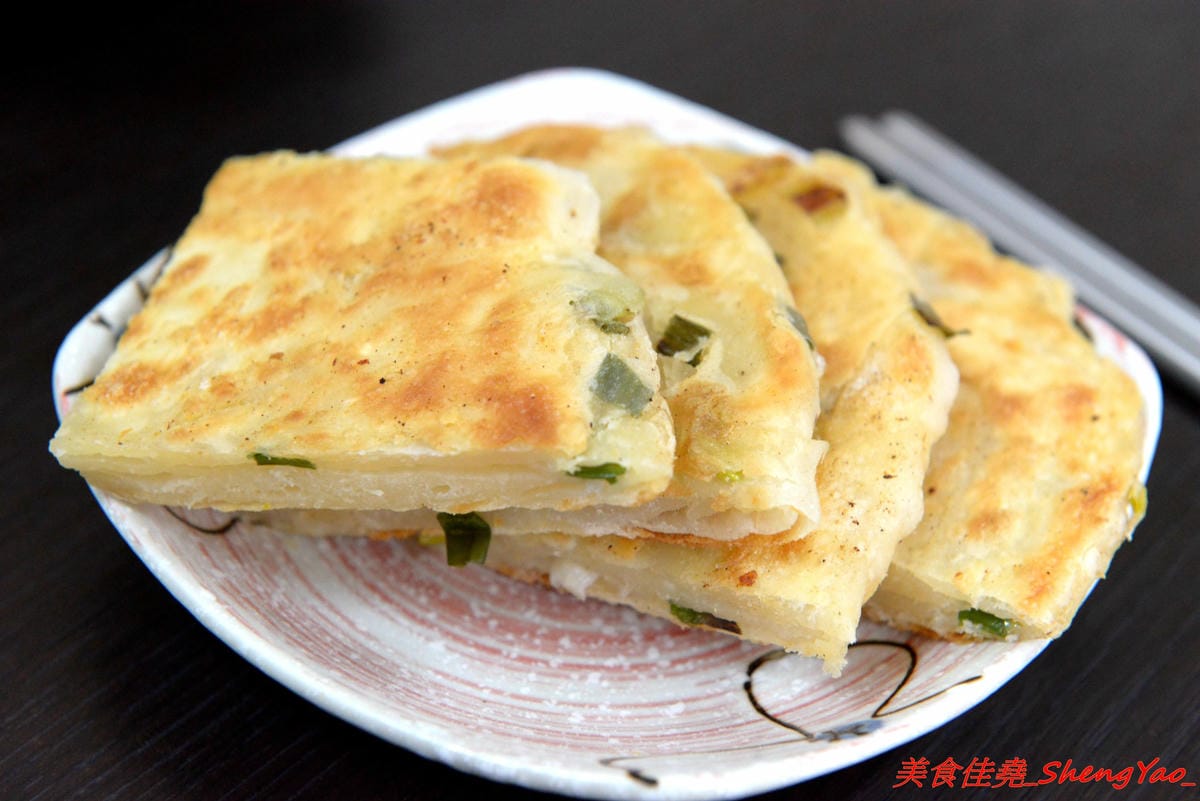 [台中沙鹿]鮮饌香精緻炒飯專賣店 – 靜宜商圈新開的炒飯專賣店,餐點種類非常多,老闆很有創意,光炒飯口味就多達近20種,店內有提供免費飲料,加麵加飯不加價,非常適合小資族和學生族群們。(店