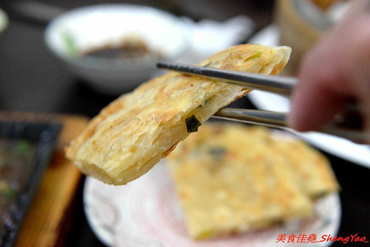 [台中沙鹿]鮮饌香精緻炒飯專賣店 – 靜宜商圈新開的炒飯專賣店,餐點種類非常多,老闆很有創意,光炒飯口味就多達近20種,店內有提供免費飲料,加麵加飯不加價,非常適合小資族和學生族群們。(店