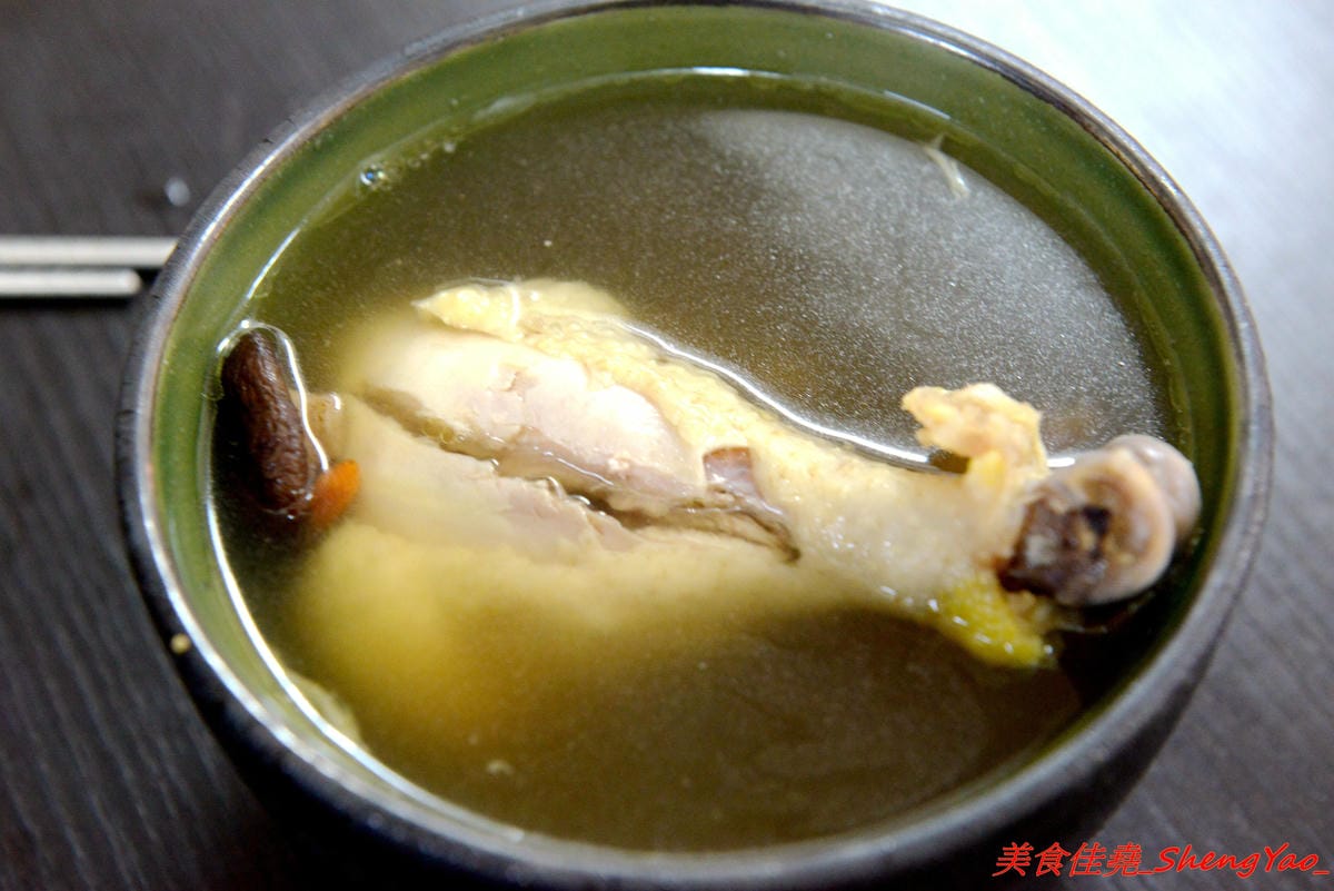 [台中沙鹿]鮮饌香精緻炒飯專賣店 – 靜宜商圈新開的炒飯專賣店,餐點種類非常多,老闆很有創意,光炒飯口味就多達近20種,店內有提供免費飲料,加麵加飯不加價,非常適合小資族和學生族群們。(店