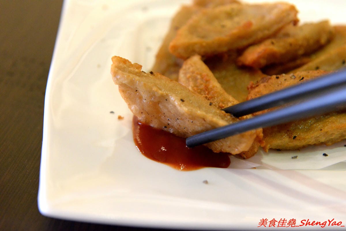 [台中沙鹿]南瓜咖啡Pumpkin Cafe – 南瓜咖啡換人經營了,新的老闆原本在梧棲開生鮮超市,食材運用上非常講究,大推小火鍋,湯頭好喝,蔬果食材新鮮,飯是糙米飯,一鍋170元還附飲料和甜點超划算的,10月