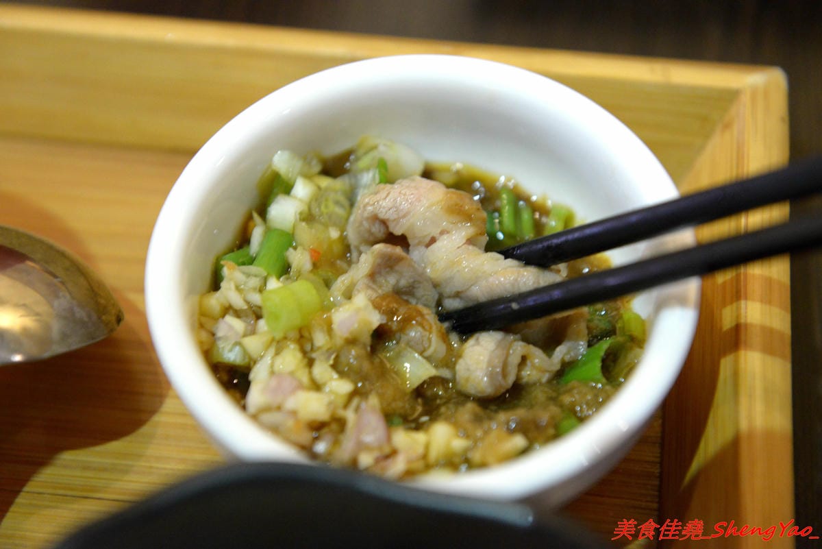 [台中沙鹿]南瓜咖啡Pumpkin Cafe – 南瓜咖啡換人經營了,新的老闆原本在梧棲開生鮮超市,食材運用上非常講究,大推小火鍋,湯頭好喝,蔬果食材新鮮,飯是糙米飯,一鍋170元還附飲料和甜點超划算的,10月