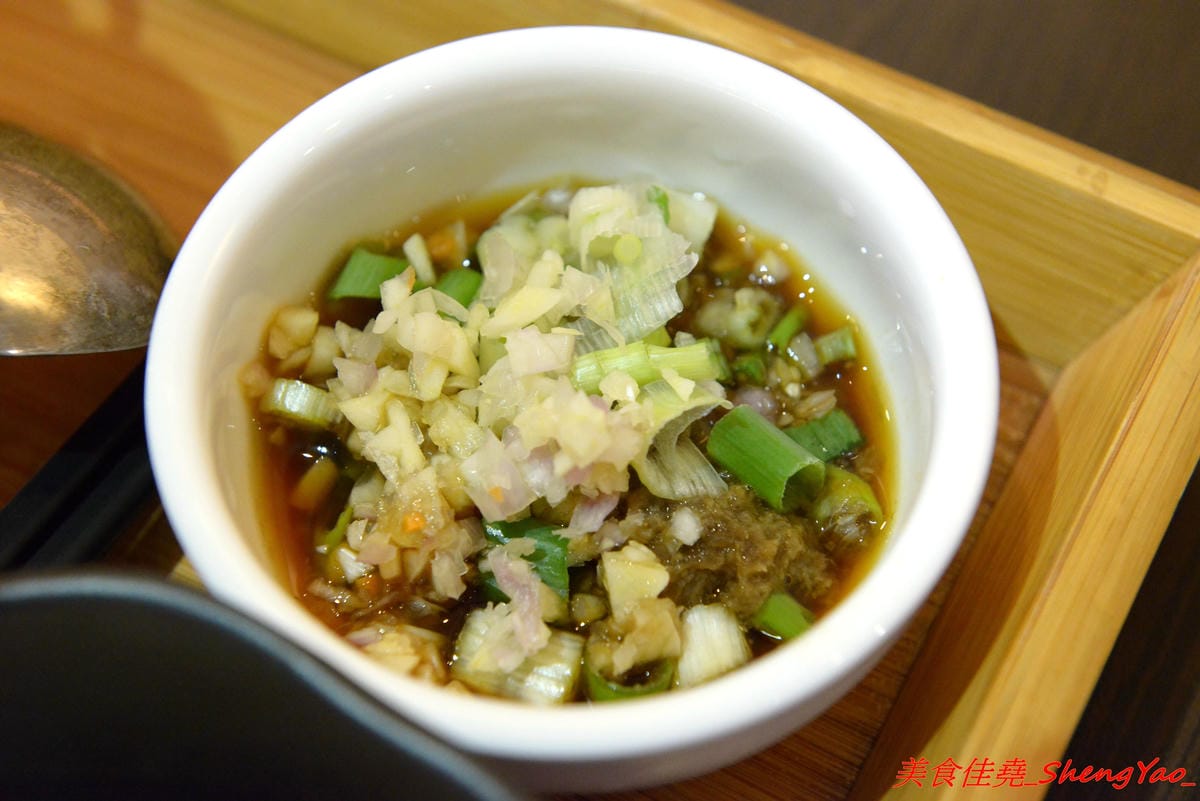 [台中沙鹿]南瓜咖啡Pumpkin Cafe – 南瓜咖啡換人經營了,新的老闆原本在梧棲開生鮮超市,食材運用上非常講究,大推小火鍋,湯頭好喝,蔬果食材新鮮,飯是糙米飯,一鍋170元還附飲料和甜點超划算的,10月