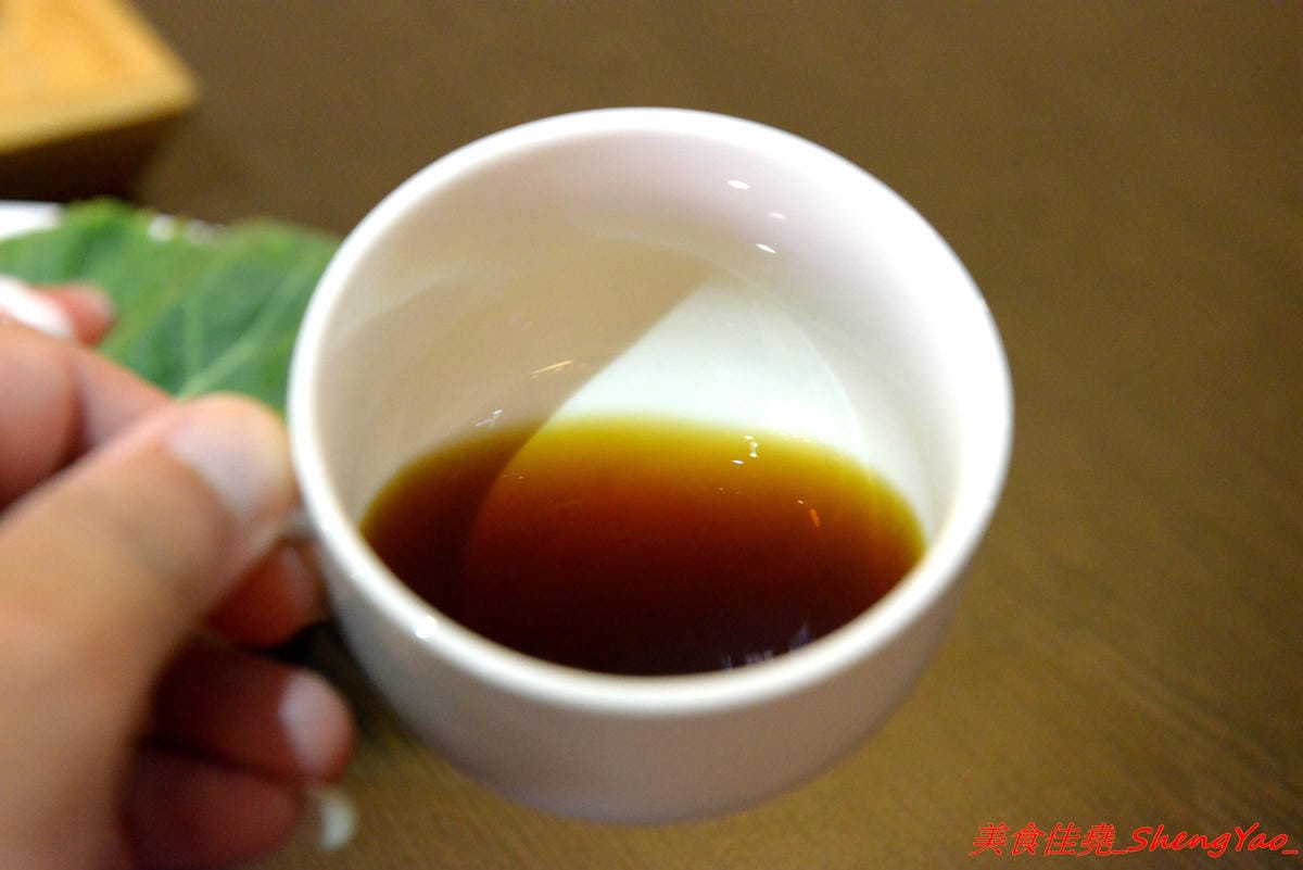 [台中沙鹿]南瓜咖啡Pumpkin Cafe – 南瓜咖啡換人經營了,新的老闆原本在梧棲開生鮮超市,食材運用上非常講究,大推小火鍋,湯頭好喝,蔬果食材新鮮,飯是糙米飯,一鍋170元還附飲料和甜點超划算的,10月