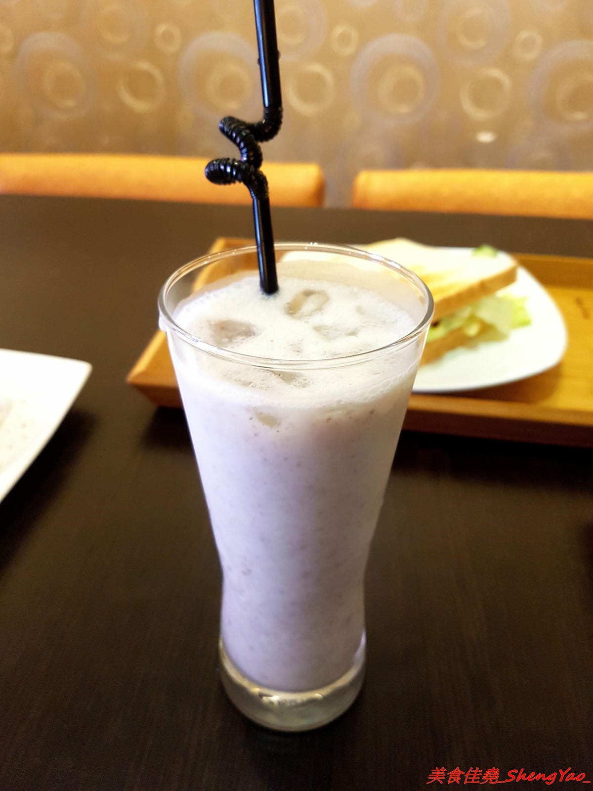[台中沙鹿]南瓜咖啡Pumpkin Cafe – 南瓜咖啡換人經營了,新的老闆原本在梧棲開生鮮超市,食材運用上非常講究,大推小火鍋,湯頭好喝,蔬果食材新鮮,飯是糙米飯,一鍋170元還附飲料和甜點超划算的,10月