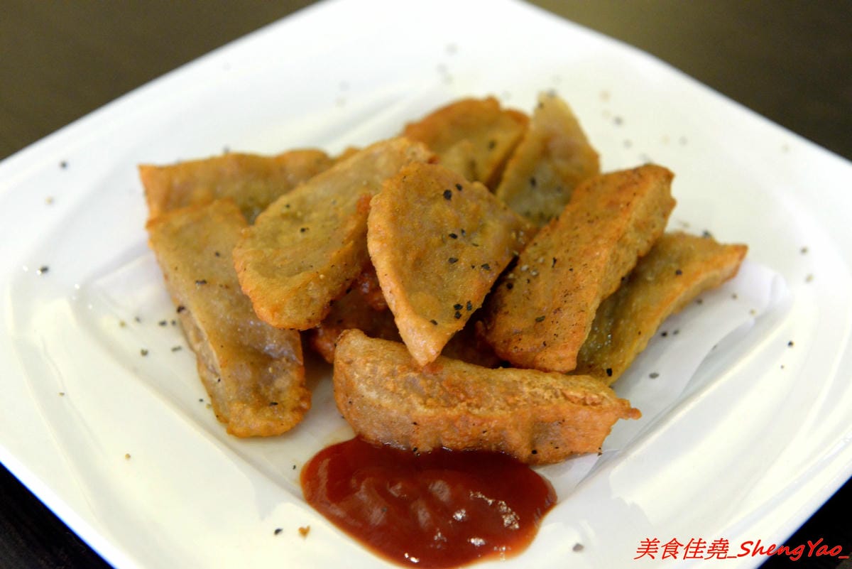[台中沙鹿]南瓜咖啡Pumpkin Cafe – 南瓜咖啡換人經營了,新的老闆原本在梧棲開生鮮超市,食材運用上非常講究,大推小火鍋,湯頭好喝,蔬果食材新鮮,飯是糙米飯,一鍋170元還附飲料和甜點超划算的,10月