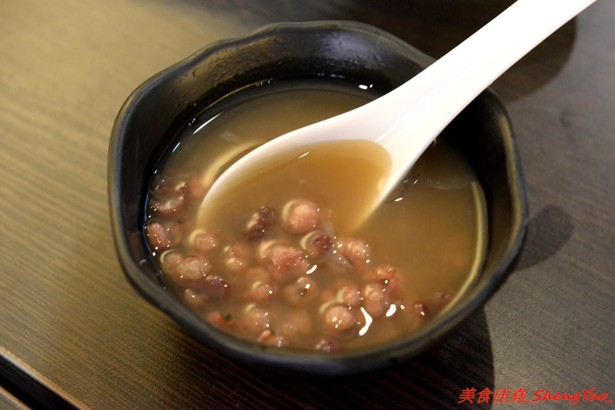 [台中沙鹿]南瓜咖啡Pumpkin Cafe – 南瓜咖啡換人經營了,新的老闆原本在梧棲開生鮮超市,食材運用上非常講究,大推小火鍋,湯頭好喝,蔬果食材新鮮,飯是糙米飯,一鍋170元還附飲料和甜點超划算的,10月
