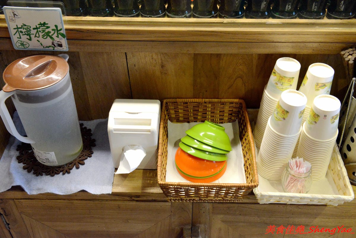 [台中沙鹿]金福氣南洋食堂 – “金福氣南洋食堂”在沙鹿開分店了,不用跑台中市區也吃得到彩虹起司啦復古懷舊風的裝潢十分有特色,蠻適合拍照的,位在靜宜大學斜對面,交通方便。(已歇業)