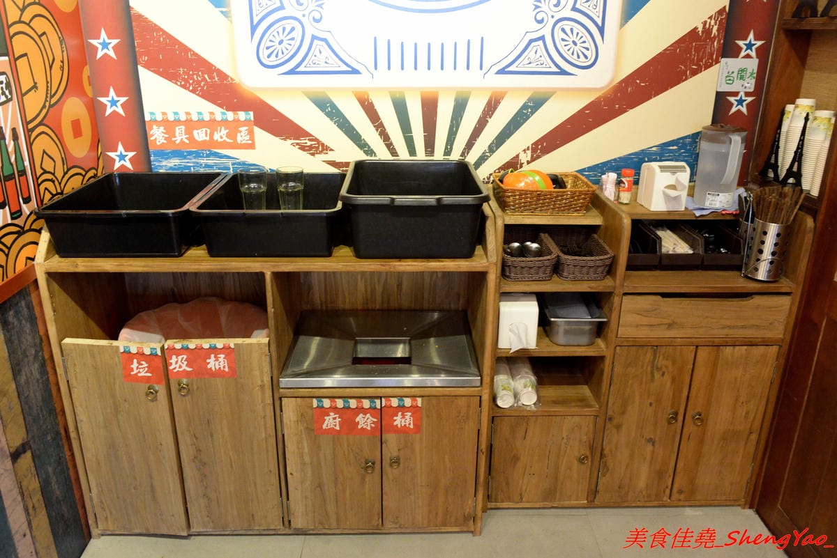[台中沙鹿]金福氣南洋食堂 – “金福氣南洋食堂”在沙鹿開分店了,不用跑台中市區也吃得到彩虹起司啦復古懷舊風的裝潢十分有特色,蠻適合拍照的,位在靜宜大學斜對面,交通方便。(已歇業)