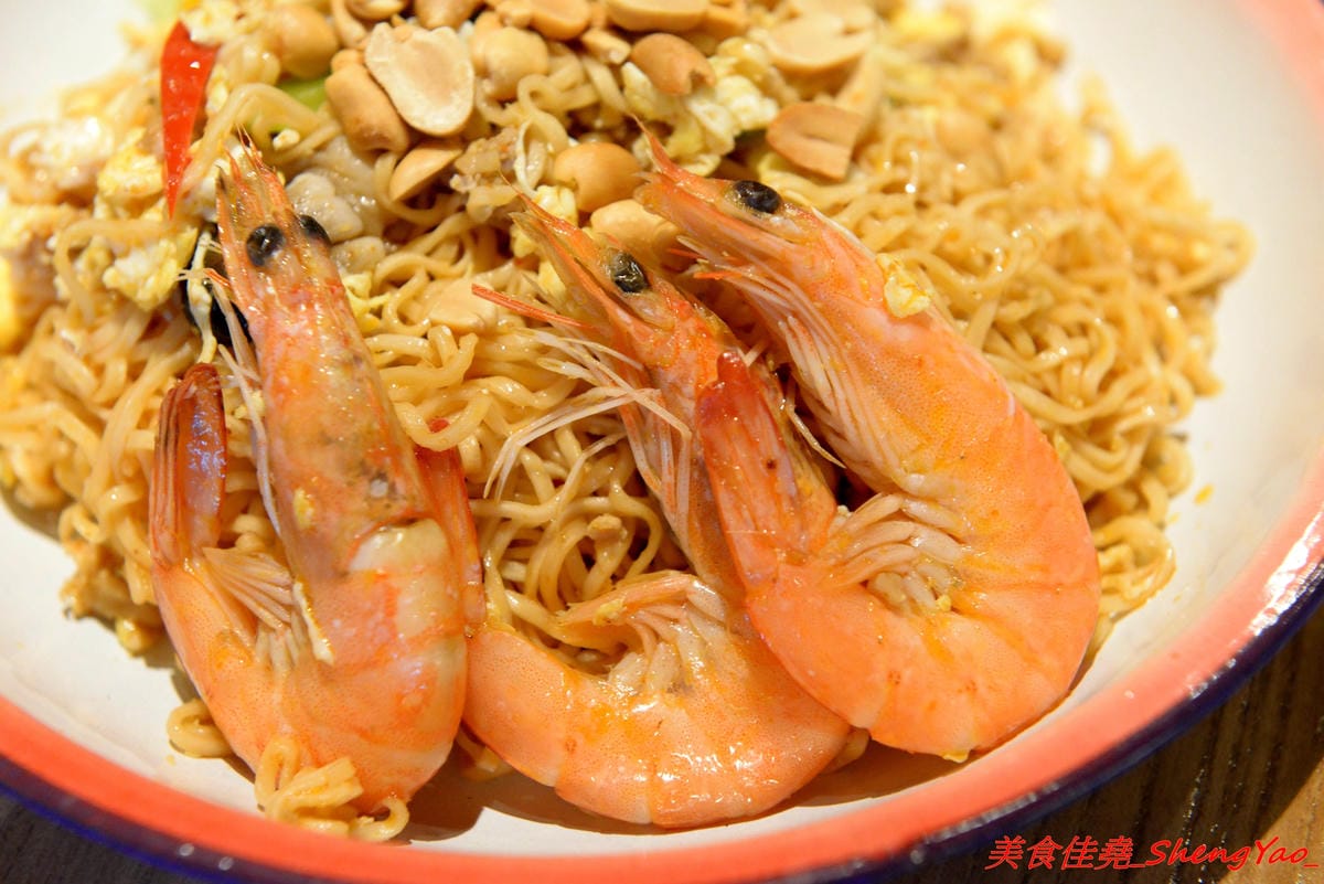 [台中沙鹿]金福氣南洋食堂 – “金福氣南洋食堂”在沙鹿開分店了,不用跑台中市區也吃得到彩虹起司啦復古懷舊風的裝潢十分有特色,蠻適合拍照的,位在靜宜大學斜對面,交通方便。(已歇業)