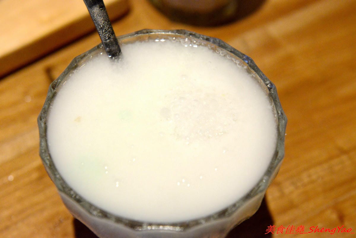 [台中沙鹿]金福氣南洋食堂 – “金福氣南洋食堂”在沙鹿開分店了,不用跑台中市區也吃得到彩虹起司啦復古懷舊風的裝潢十分有特色,蠻適合拍照的,位在靜宜大學斜對面,交通方便。(已歇業)