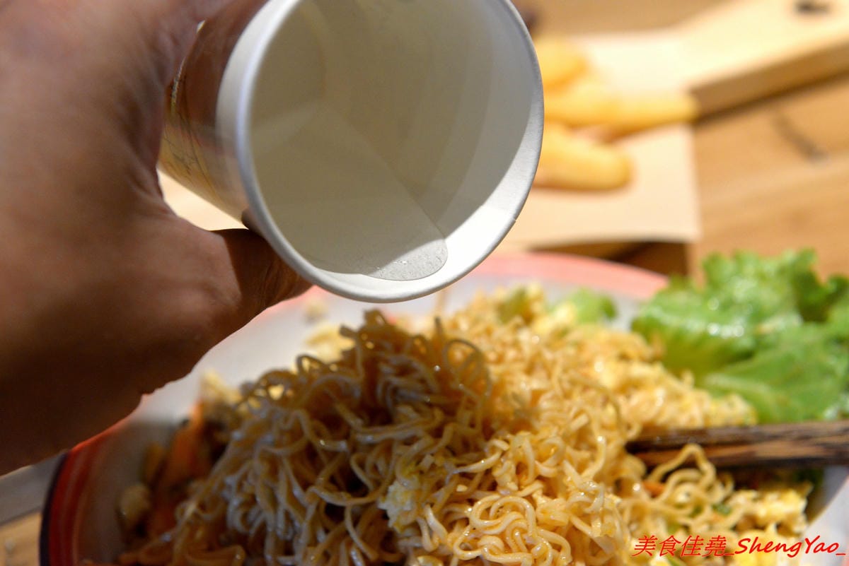 [台中沙鹿]金福氣南洋食堂 – “金福氣南洋食堂”在沙鹿開分店了,不用跑台中市區也吃得到彩虹起司啦復古懷舊風的裝潢十分有特色,蠻適合拍照的,位在靜宜大學斜對面,交通方便。(已歇業)