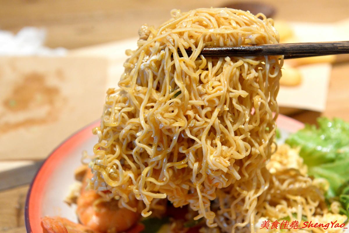 [台中沙鹿]金福氣南洋食堂 – “金福氣南洋食堂”在沙鹿開分店了,不用跑台中市區也吃得到彩虹起司啦復古懷舊風的裝潢十分有特色,蠻適合拍照的,位在靜宜大學斜對面,交通方便。(已歇業)