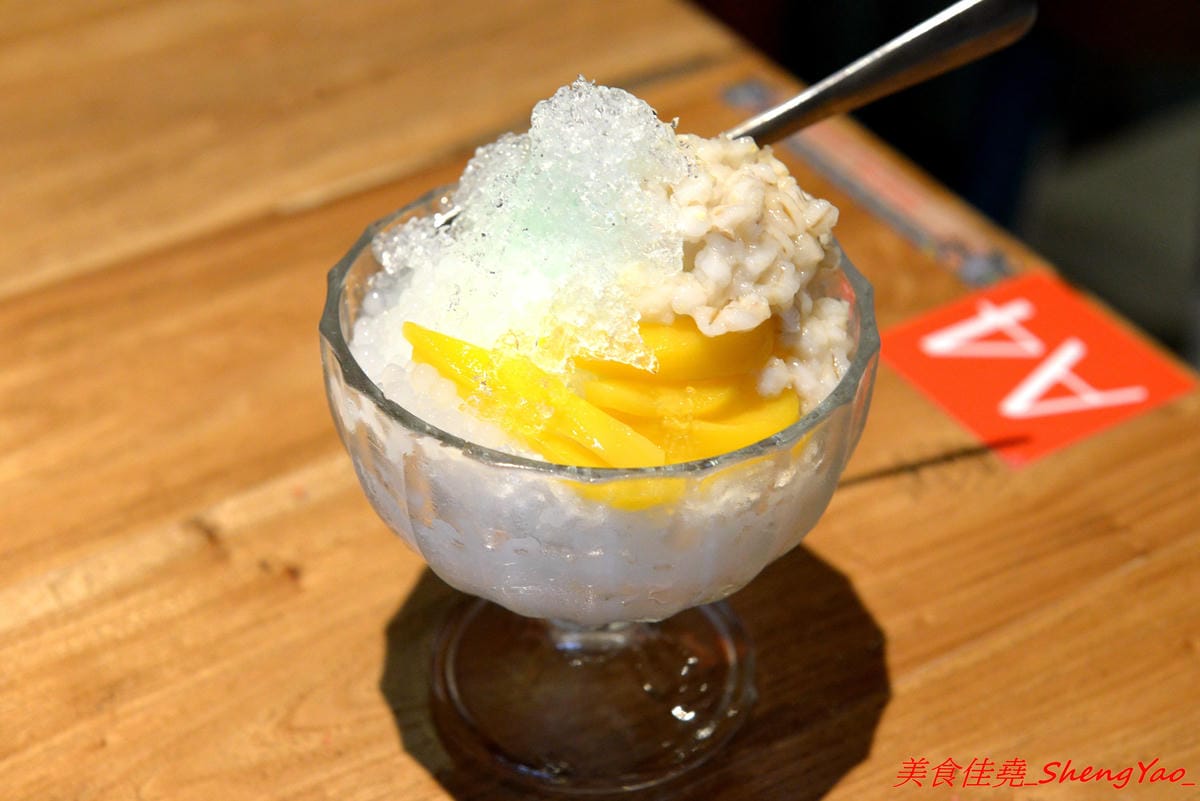 [台中沙鹿]金福氣南洋食堂 – “金福氣南洋食堂”在沙鹿開分店了,不用跑台中市區也吃得到彩虹起司啦復古懷舊風的裝潢十分有特色,蠻適合拍照的,位在靜宜大學斜對面,交通方便。(已歇業)